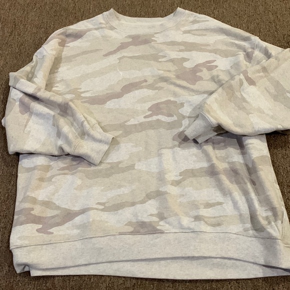 Woman’s American Eagle sweatshirt sz Med